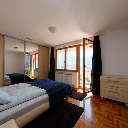 アパート Awesome Panorama Penthouse - Free Parking And Balcony サラエヴォ