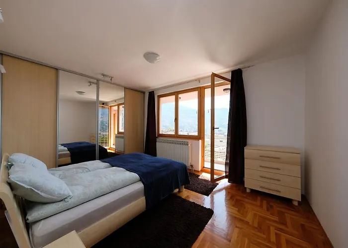 Apartman Awesome Panorama Penthouse - Free Parking And Balcony Szarajevó